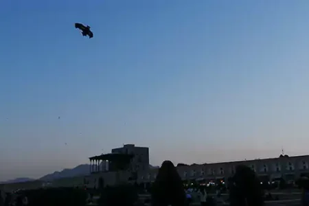 بتمن توریست در آسمان اصفهان