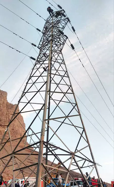 امداد شجاعانه آتش‌نشانان خمینی‌شهر؛ نجات جوان ۲۶ ساله از خودکشی