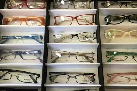 اهدای ۱۰۰۰ عینک طبی به دانش‌آموزان کمتر برخوردار اصفهانی