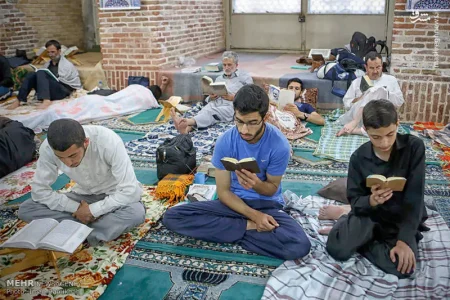 ۶ دی ماه‌ ساعت ۸ صبح تالار امیرکبیر اصفهان