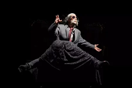 خوانشی روانشناسانه، جامعهشناختی و تئاتری از یک نمایش