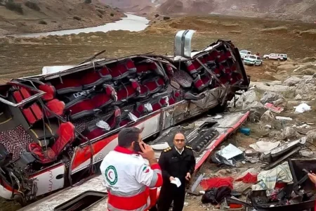 سقوط اتوبوس به ایلان‌دره سمیرم ، ۱۷ مصدوم و ۳ جان باخته