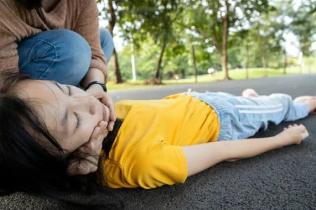 تدوین پروتکل جامع خودمراقبتی کودکان مبتلا به سنکوپ