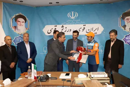 تجلیل از قهرمانان موتورسواری و اتومبیل‌رانی استان اصفهان