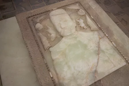 شناسنامه‌دار کردن بیش از ۲۰۰ سنگ ارزشمند در تخت فولاد