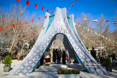 رونمایی از یادمان شهید گمنام منطقه یک اصفهان  