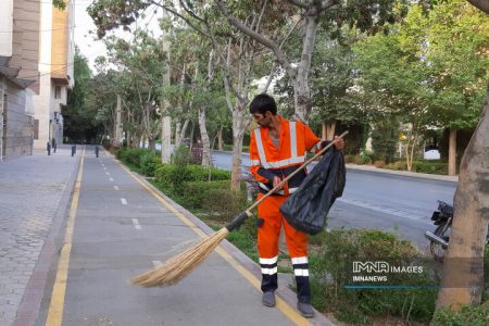 نظافت روزانه حدود یک میلیون و ۵۰۰ هزار مترمربع از معابر منطقه ۲ اصفهان