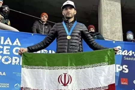 مدال طلای جام جهانی یخنوردی، دورگردن یخ نورد اصفهانی