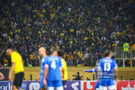 نیمه اول سپاهان اصفهان و استقلال تهران