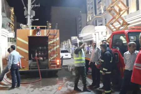 نجات ۱۵۰ پزشک و بیمار از ساختمان ۴ طبقه