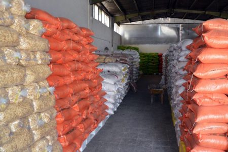 کشف احتکار ۲۰۰ میلیاردی حبوبات و غله در اصفهان