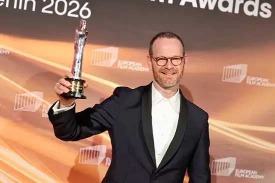 فیلم «ارزش احساسی» ساخته یوآخیم تریه با کسب شش جایزه از جمله بهترین فیلم، بهترین کارگردان و بهترین بازیگران زن و مرد، پیشتاز سی و هشتمین دوره جوایز فیلم اروپا در برلین شد.