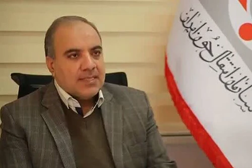 مدیرکل انتقال خون استان اصفهان گفت: مراکز انتقال خون هفت شهرستان استان فردا به مناسبت عید مبعث فعال و پذیرای اهداکنندگان خون است.

کیان دهراب‌پور اظهار کرد: مراکز انتقال خون استان فردا در شهر اصفهان(پل خواجو)، شاهین‌شهر، خمینی‌شهر، شهرضا، گلپایگان، خوانسار و نجف‌آباد از ساعت ۸ الی ۱۴ پذیرای اهدا کنندگان خون هستند.

وی افزود: همچنین در یک هفته گذشته ۶ هزار و ۸۷ نفر به مراکز انتقال خون مراجعه کردند که ۵ هزار و ۶۱ نفر موفق به اهدا شدند که در مقایسه با مدت مشابه سال گذشته ۲ برابر شده است.

مدیرکل انتقال خون استان اصفهان تصریح کرد: در حال حاضر هیچ مشکل حاد کمبود خون در استان نداریم.

به گزارش ایرنا، هر واحد خون می‌تواند جان حداقل سه نفر را از مرگ نجات دهد؛ در استان اصفهان بیش از هزار ‌و ۵۰۰ بیمار تالاسمی، بالغ بر هزار بیمار هموفیلی و حدود ۲ هزار و ۵۰۰ بیمار دیالیزی به صورت ماهانه و هفتگی نیازمند دریافت خون هستند.