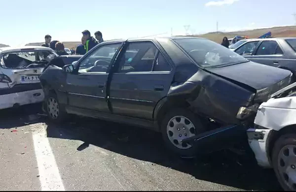 تصادف زنجیره‌ای در آزادراه نطنز – کاشان