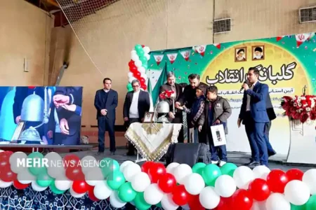 نواختن طنین گلبانگ انقلاب در قلب اصفهان در مدرسه شباهنگ