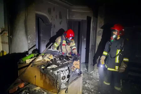 نجات ۲ شهروند محبوس در حریق منزل مسکونی اصفهان