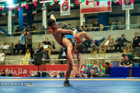 مسابقات کشتی فرنگی نوجوانان کشور برگزار شد