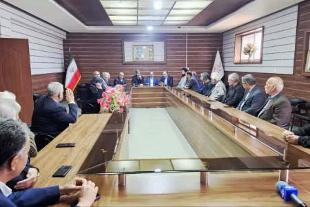 استاندار اصفهان: حل فوری چالش‌های تولید در شهرک دهق