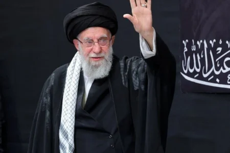 رهبر معظم انقلاب به شهادت رسیدند