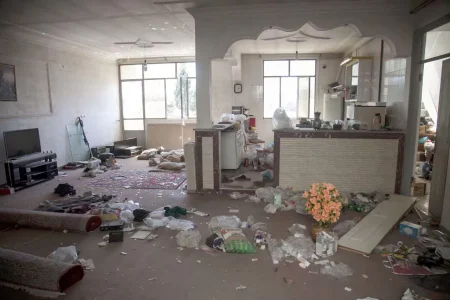 شهادت ۸ نفر و خسارت به ۸۰ خانه در تجاوز دیروز دشمن به اصفهان