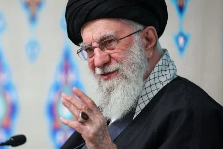 سایه رهبری بر خانه پدری