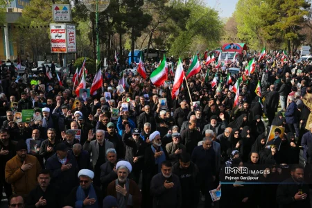 بی‌وطن‌ها هستند نه درکی از حقایق تاریخی دارند نه وطن