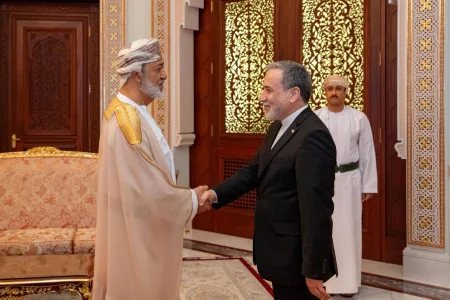 دیدار وزیر خارجه کشورمان با سلطان عمان در مسقط