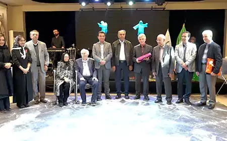 وقتی لرزش دست‌ها آهنگ ایستادگی می‌شود