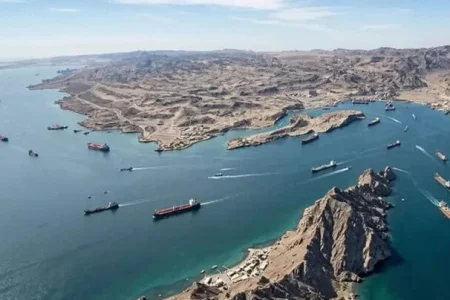 تنگه هرمز همچنان در قبضه ایران