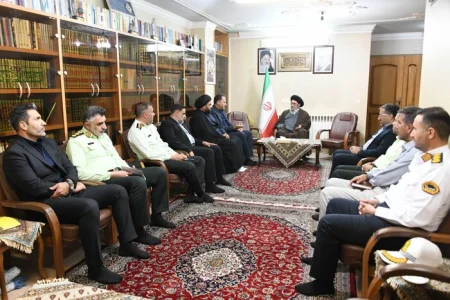 امام جمعه اصفهان: هدف اصلی اقدامات انتظامی فارغ از مچ گیری، اصلاح رفتار متخلفان باشد