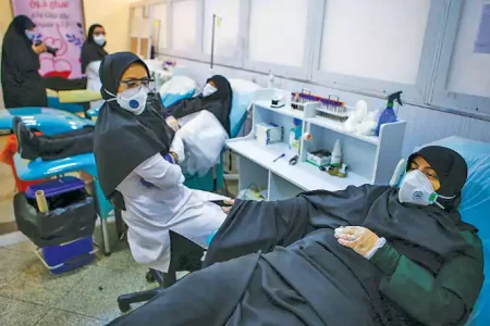 خانم ها رتبه اول اهداکنندگان خون استان اصفهان طی جنگ تحمیلی سوم