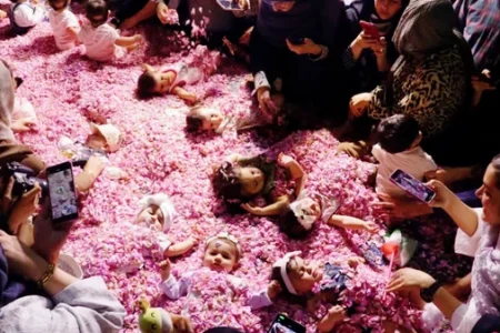 آیین ملی گل‌غلتان در خانه تاریخی آل یاسین برگزار شد