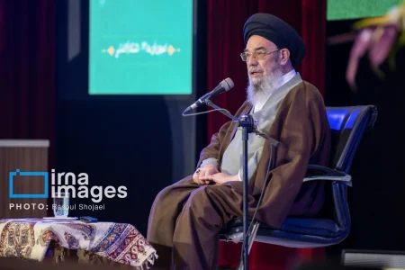 هوشیاری در برابر جنگ روانی؛ تاکید امام جمعه اصفهان بر بازدارندگی ملی