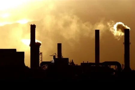 ۱.۵همت عوارض آلایندگی ازصنایع اصفهان اخذشد؛بازگشت۳هزار هکتار اراضی ملی
