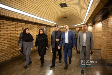 سرپرست اداره کل محیط‌ زیست اصفهان از پیشرفت عملیات عمرانی خط ۲ مترو بازدید کرد
