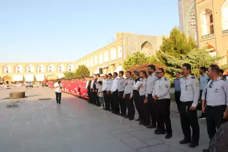 برگزاری مانور عملیات ورزشی آتش‌نشانان اصفهان در میدان تاریخی نقش جهان