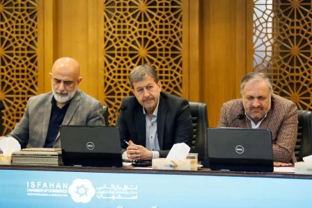 رونق گردشگری و برگزاری برنامه‌های متنوع در استان با بازگشایی زاینده‌رود