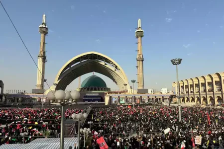 نماز بر پیکر مطهر رهبر شهید انقلاب اسلامی ساعت ۸ صبح فردا اقامه می‌شود