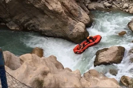 ۲ گردشگر مفقود شده در «آب‌ملخ» به آغوش خانواده بازگشتند