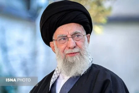 پیکر مطهر رهبر شهید در جوار امام رضا(ع) آرام گرفت