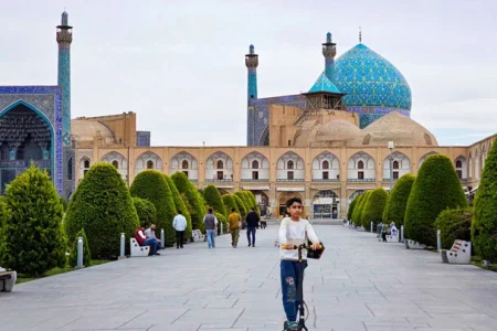 اسکوترها درمیدان نقش جهان؛تعارض رو به گسترش بااستانداردهای میراث جهانی