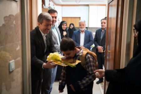 حضور استاندار اصفهان و مشاور وزیر آموزشوپرورش در خانه شهید علیعلیپور همزمان با آغاز سال تحصیلی اصفهان