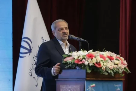 تأکید وزیر آموزشوپرورش بر ارتقای کیفیت مدارس با مشارکت خیرین مدرسهساز در اصفهان