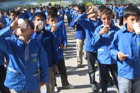 توزیع شیر رایگان و بستههای تغذیه سالم برای ۴۴۷ هزار دانشآموز اصفهانی از نیمه نخست آبانماه
