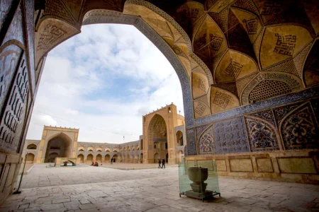 لرزه بر اندام تاریخ با عبور مترو